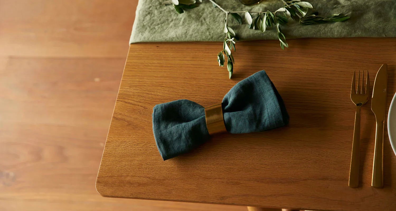 How to fold a napkin bow