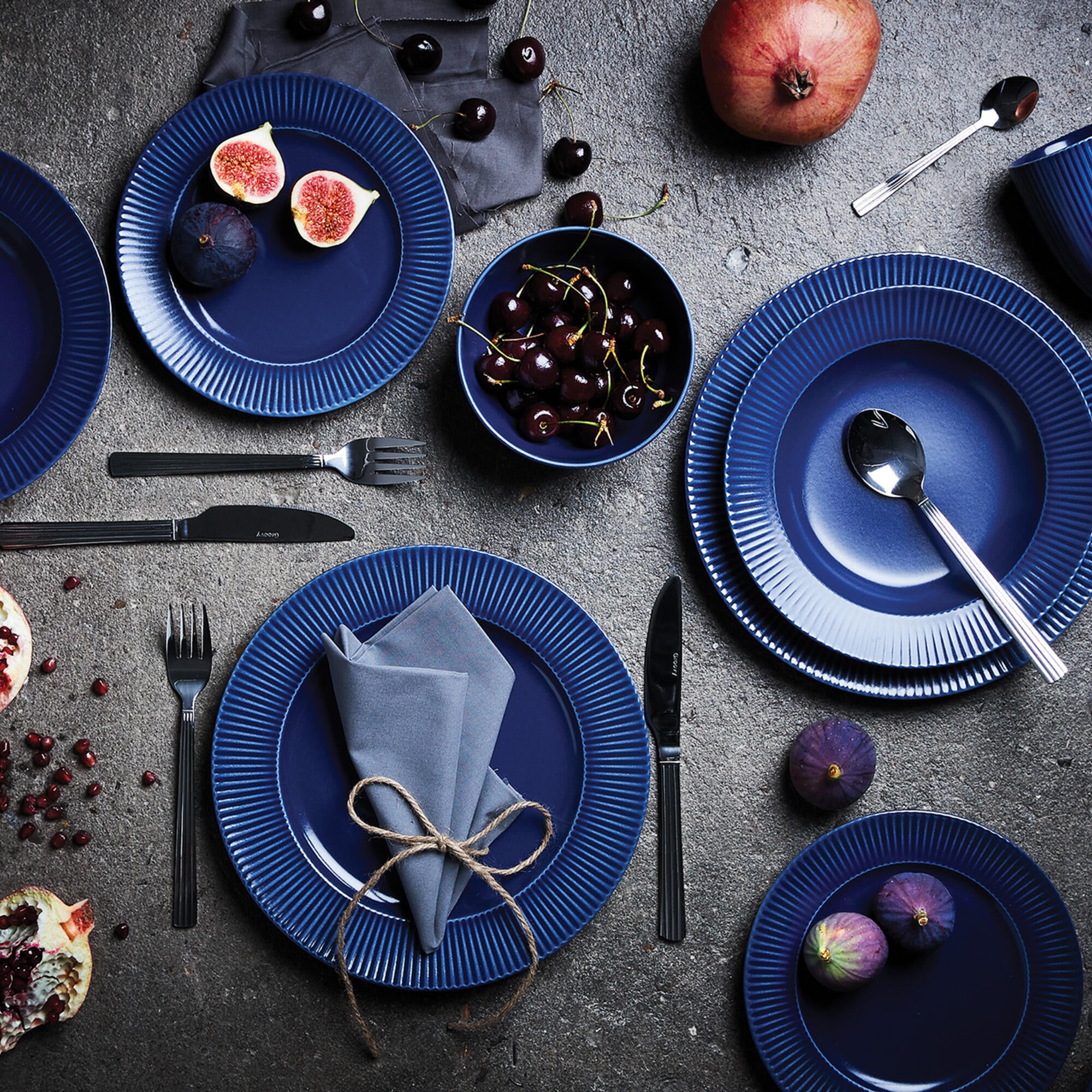 Groovy dinner plate | Blue