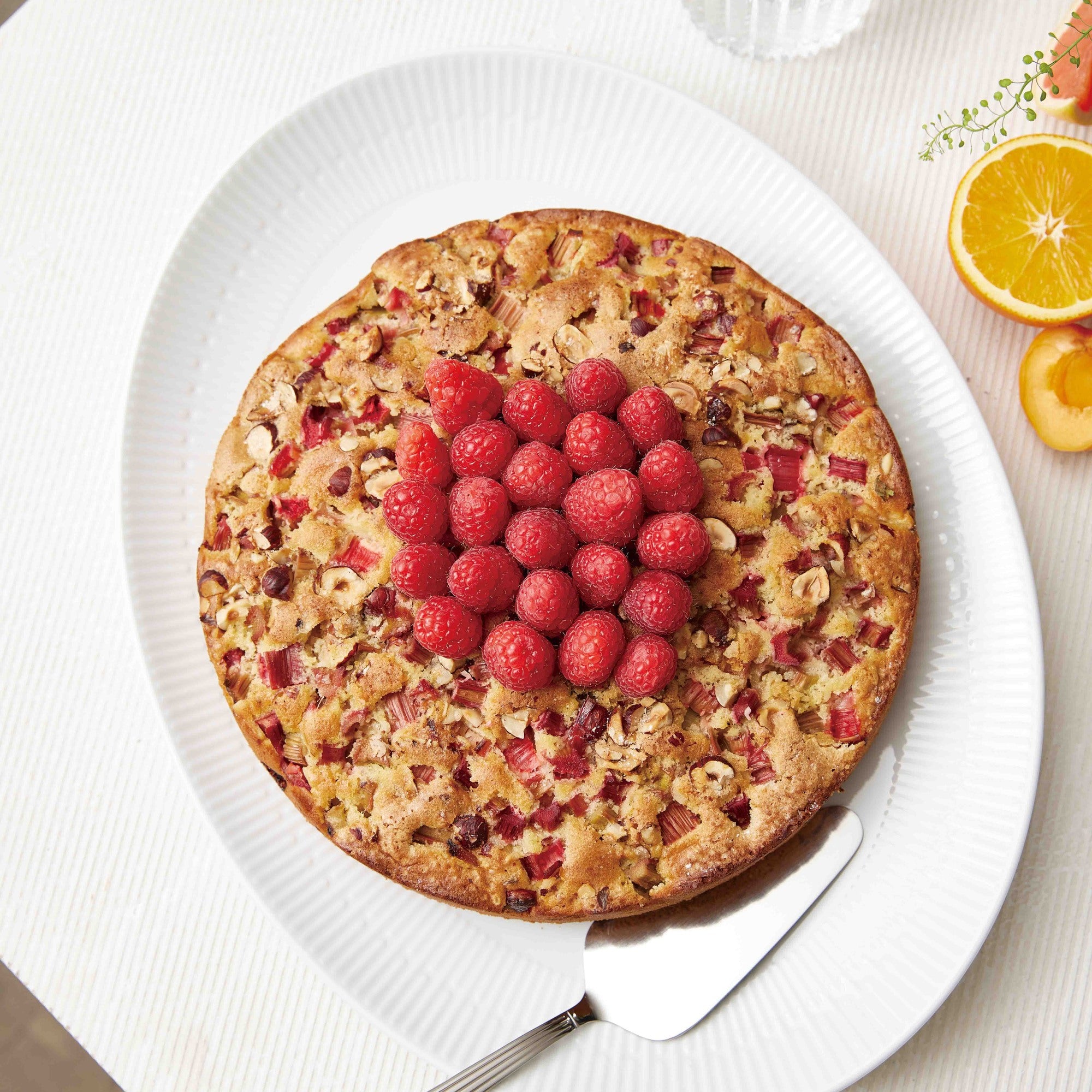 Relief oval dish | White