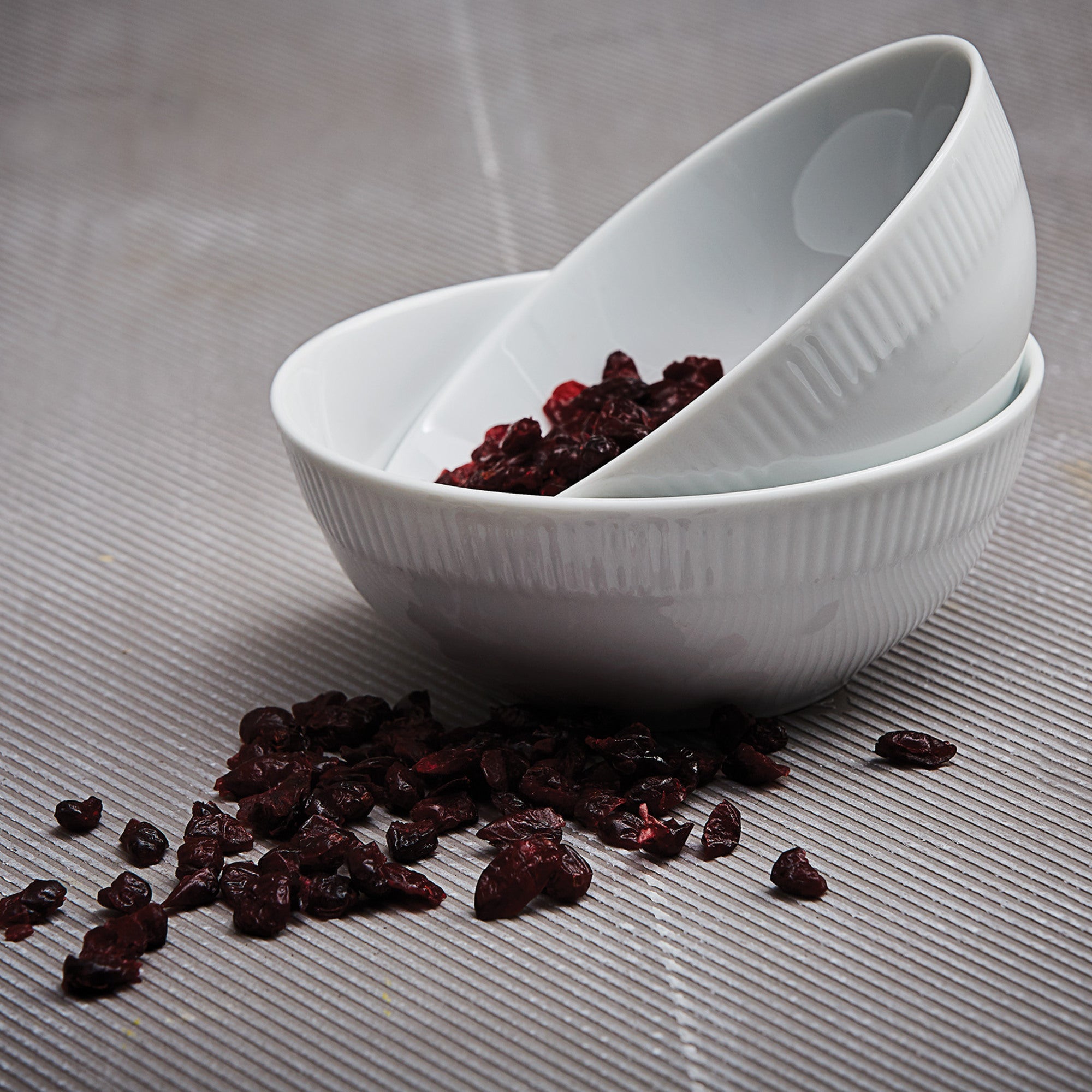 Relief salad bowl | White