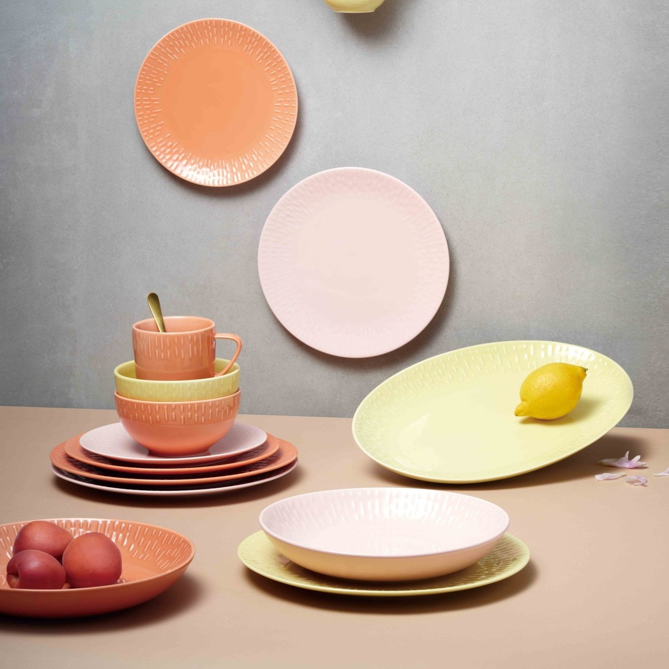 Confetti dinner plate | Apricot