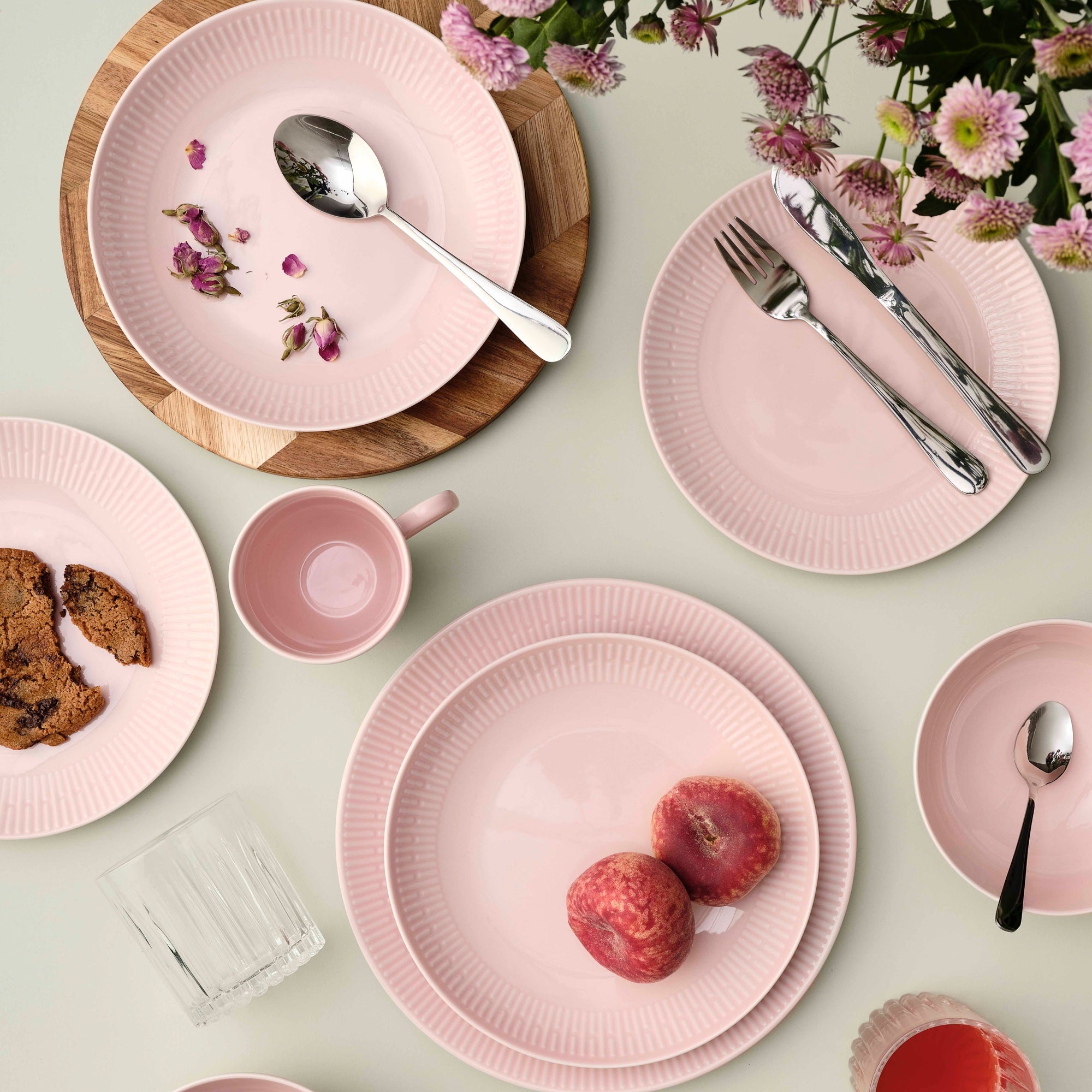 Relief soup plate | Rosa